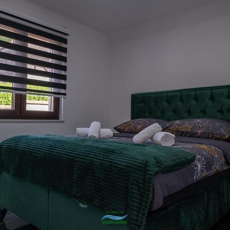 Holiday Houses Green Queen Бихач Экстерьер фото