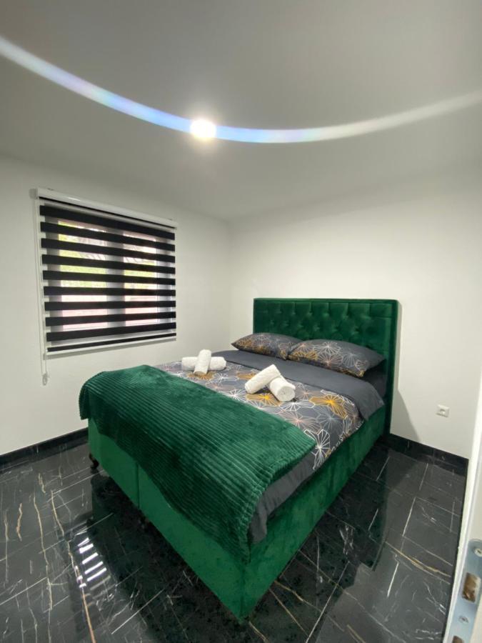 Holiday Houses Green Queen Бихач Экстерьер фото