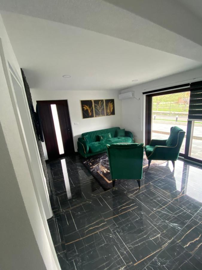 Holiday Houses Green Queen Бихач Экстерьер фото