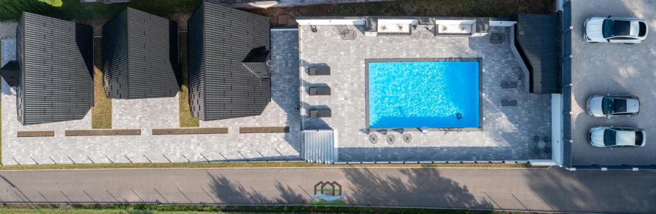 Holiday Houses Green Queen Бихач Экстерьер фото